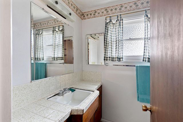 806 SE Grandview Avenue, Grants Pass, OR 97527