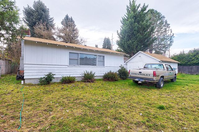 806 SE Grandview Avenue, Grants Pass, OR 97527