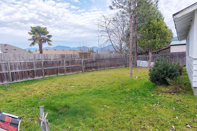 806 SE Grandview Avenue, Grants Pass, OR 97527