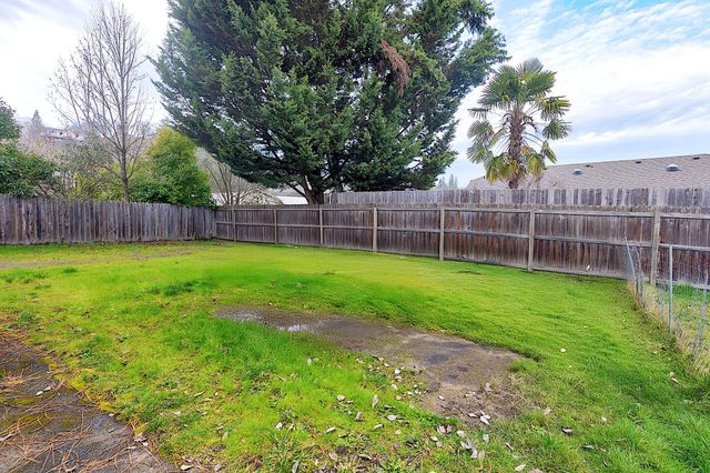 806 SE Grandview Avenue, Grants Pass, OR 97527