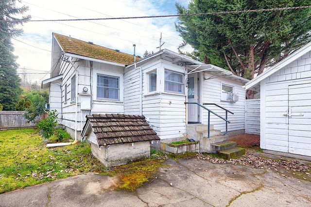 806 SE Grandview Avenue, Grants Pass, OR 97527