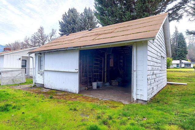 806 SE Grandview Avenue, Grants Pass, OR 97527