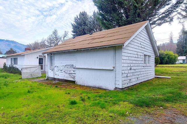806 SE Grandview Avenue, Grants Pass, OR 97527