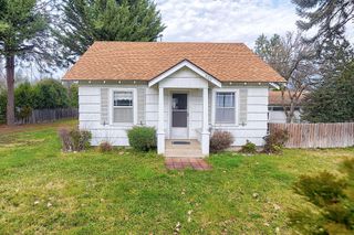 806 SE Grandview Avenue, Grants Pass, OR 97527