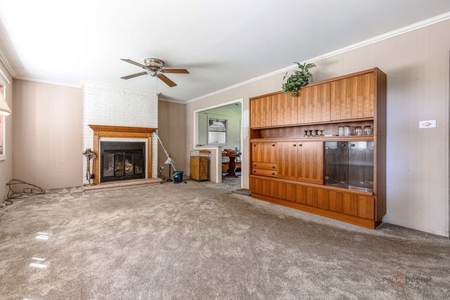 2006 Old Peterson Road, Libertyville, IL 60048