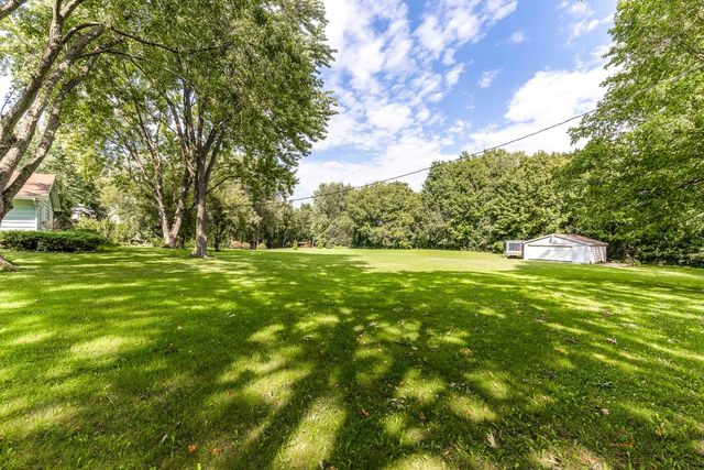 2006 Old Peterson Road, Libertyville, IL 60048