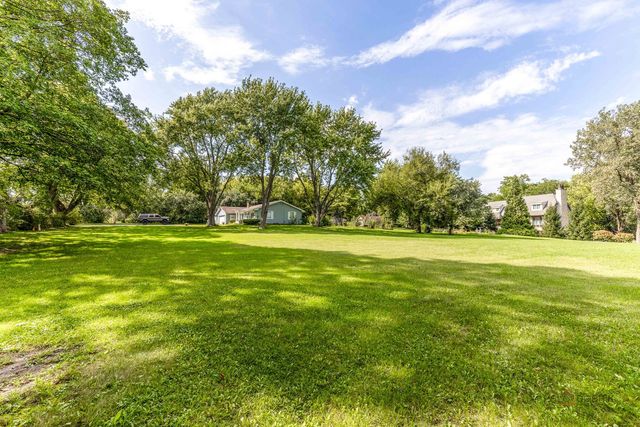 2006 Old Peterson Road, Libertyville, IL 60048