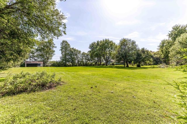 2006 Old Peterson Road, Libertyville, IL 60048
