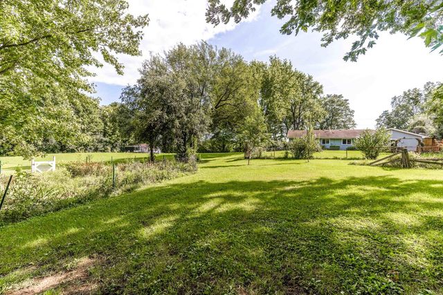 2006 Old Peterson Road, Libertyville, IL 60048