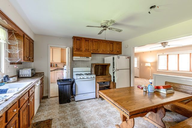 2006 Old Peterson Road, Libertyville, IL 60048