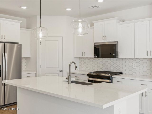 17554 W WOODLANDS Avenue, Goodyear, AZ 85338