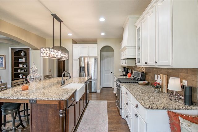 2189 E Park Drive, Uniontown, OH 44685