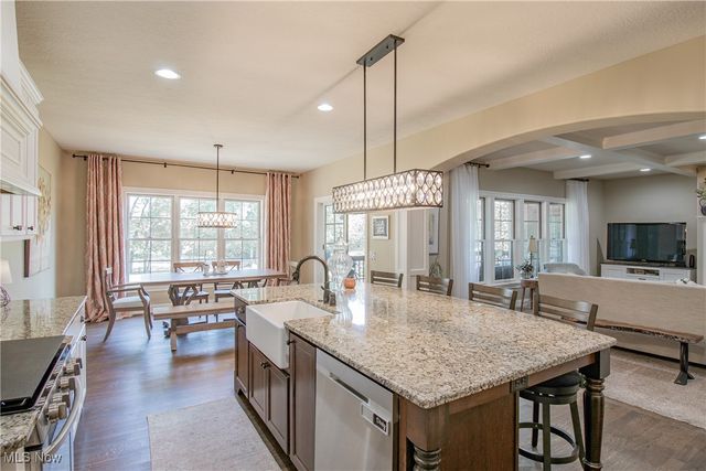 2189 E Park Drive, Uniontown, OH 44685