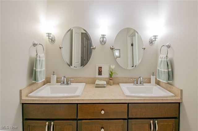 2189 E Park Drive, Uniontown, OH 44685