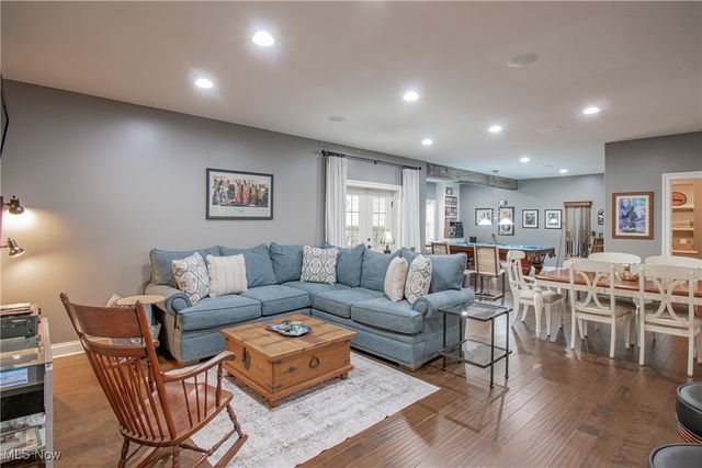 2189 E Park Drive, Uniontown, OH 44685