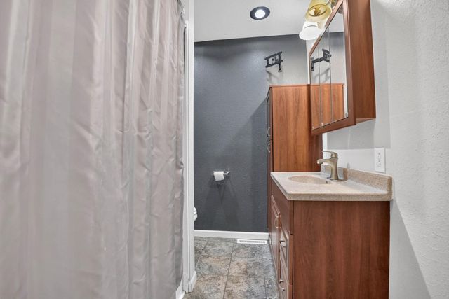 1255 Scott Avenue, Waterloo, IA 50701