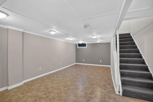 1255 Scott Avenue, Waterloo, IA 50701