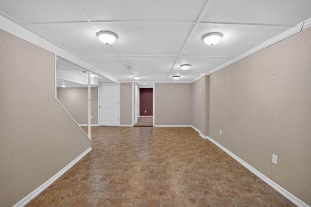 1255 Scott Avenue, Waterloo, IA 50701