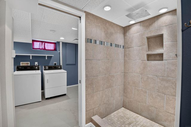1255 Scott Avenue, Waterloo, IA 50701