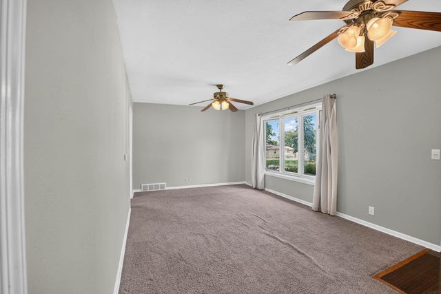 1255 Scott Avenue, Waterloo, IA 50701