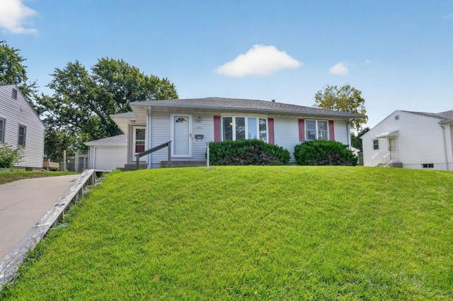 1255 Scott Avenue, Waterloo, IA 50701