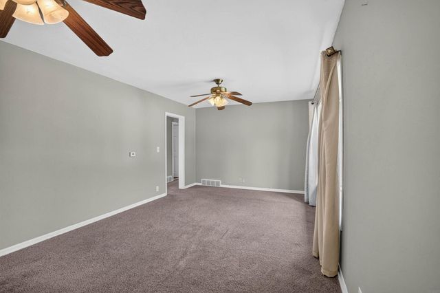 1255 Scott Avenue, Waterloo, IA 50701