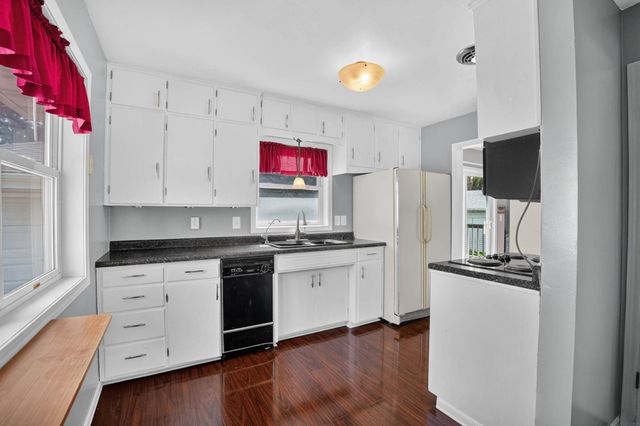 1255 Scott Avenue, Waterloo, IA 50701