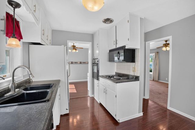 1255 Scott Avenue, Waterloo, IA 50701