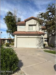 624 S CROWS NEST Drive, Gilbert, AZ 85233