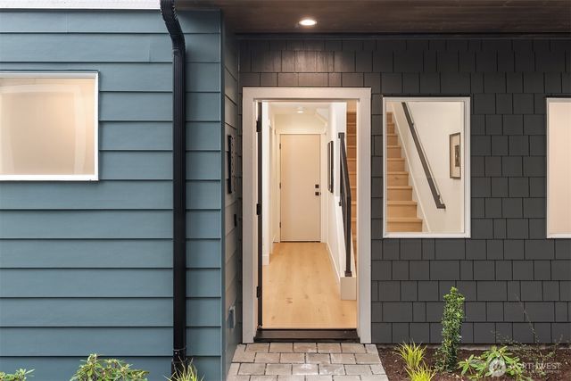 533 B N 70th Street, Seattle, WA 98103