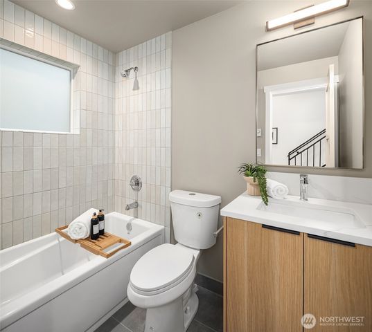 533 B N 70th Street, Seattle, WA 98103