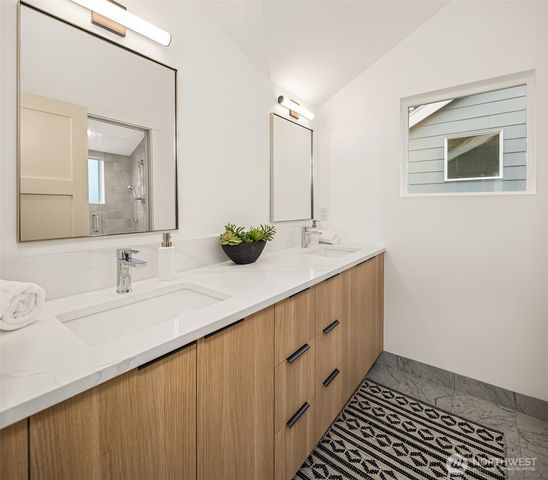 533 B N 70th Street, Seattle, WA 98103