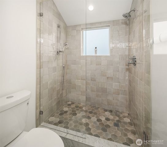 533 B N 70th Street, Seattle, WA 98103
