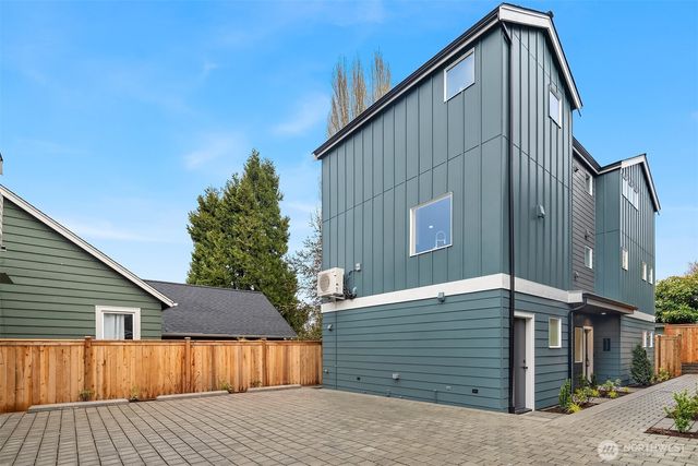 533 B N 70th Street, Seattle, WA 98103