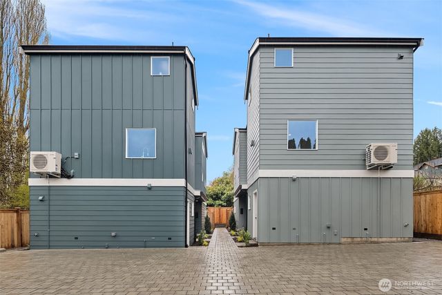 533 B N 70th Street, Seattle, WA 98103