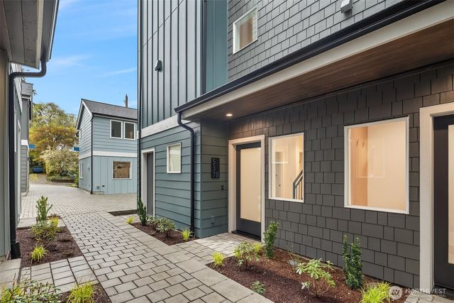 533 B N 70th Street, Seattle, WA 98103