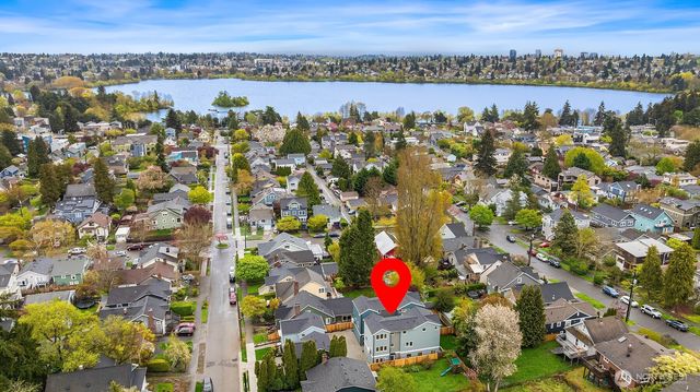 533 B N 70th Street, Seattle, WA 98103