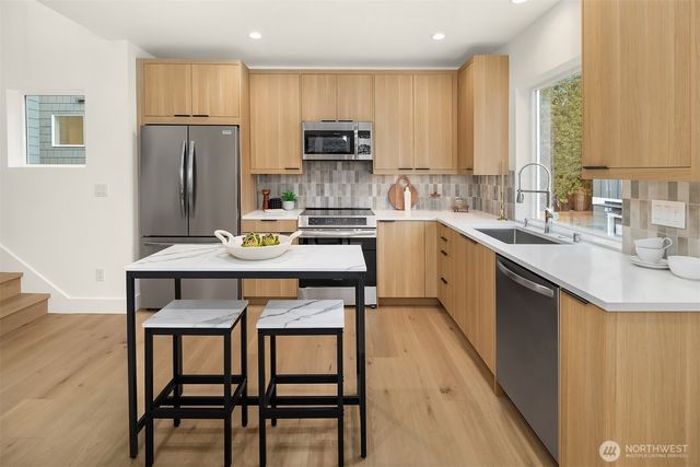 533 B N 70th Street, Seattle, WA 98103