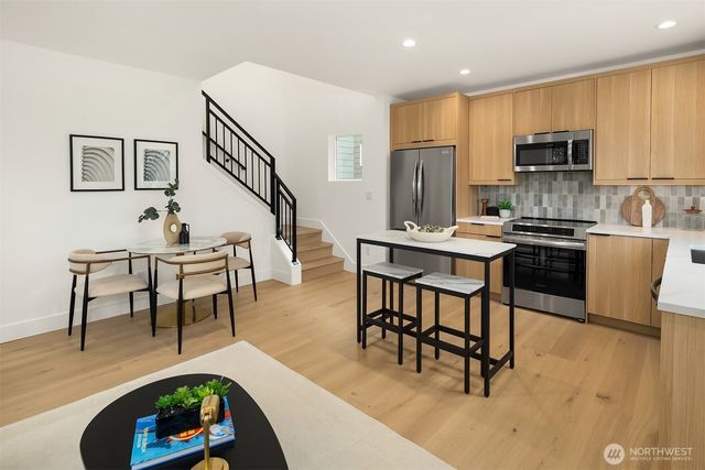 533 B N 70th Street, Seattle, WA 98103