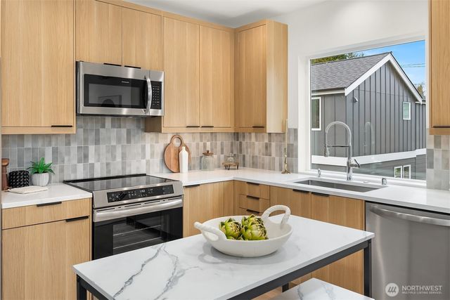 533 B N 70th Street, Seattle, WA 98103