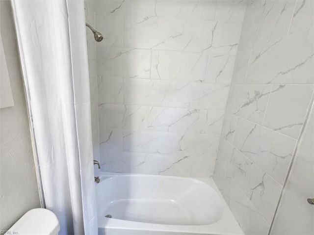50 Oser LN, Hampton, VA 23669