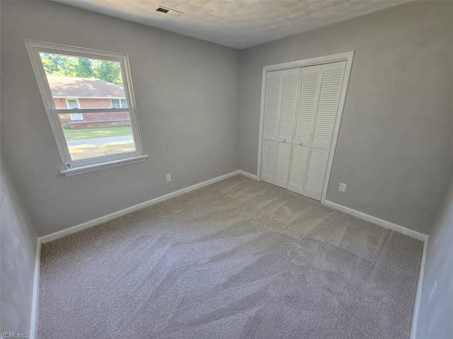 50 Oser LN, Hampton, VA 23669