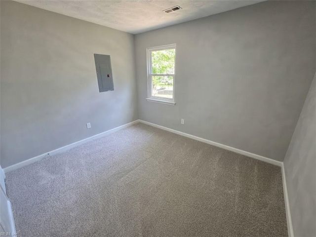50 Oser LN, Hampton, VA 23669