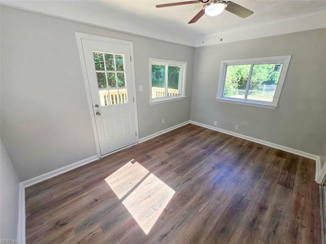 50 Oser LN, Hampton, VA 23669