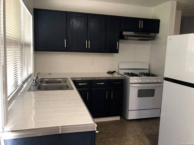 6223 SLATE VALLEY DR, San Antonio, TX 78242