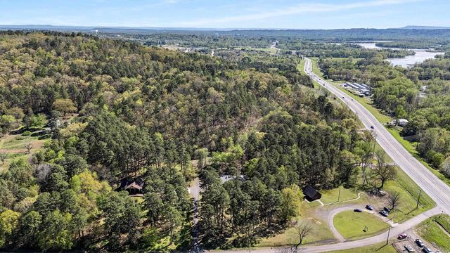 1533 Bakers Creek Road, Russellville, AR 72802