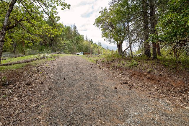 0 Cabetowne Way, Shady Cove, OR 97539