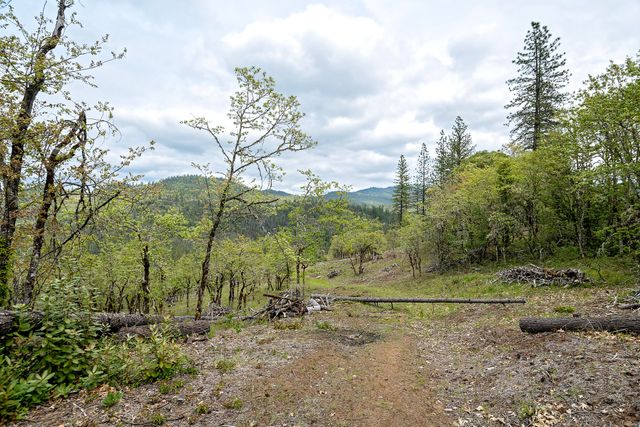 0 Cabetowne Way, Shady Cove, OR 97539