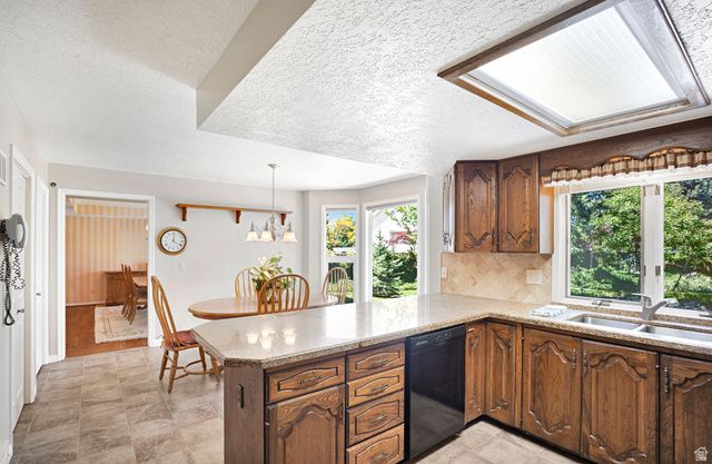 4 ROLLINGWOOD LN, Sandy, UT 84092