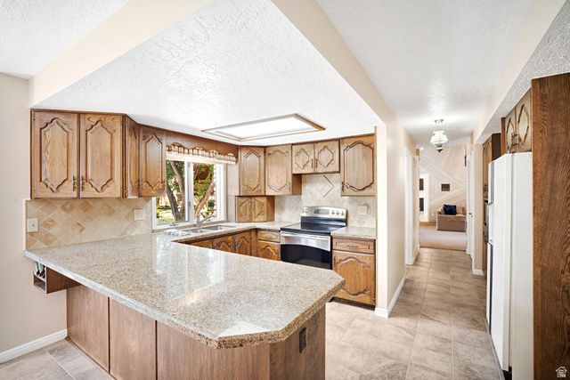 4 ROLLINGWOOD LN, Sandy, UT 84092